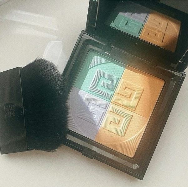 
<p>                        Givenchy Prisme Libre Compact Powder (версия 2022)</p>
<p>                    