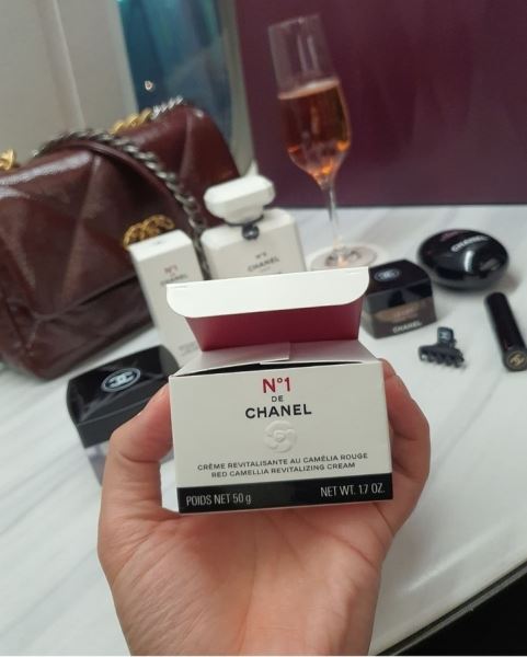 </p>
<p>                        Коллекция #1 de Chanel. Красота, опережающая время?</p>
<p>                    