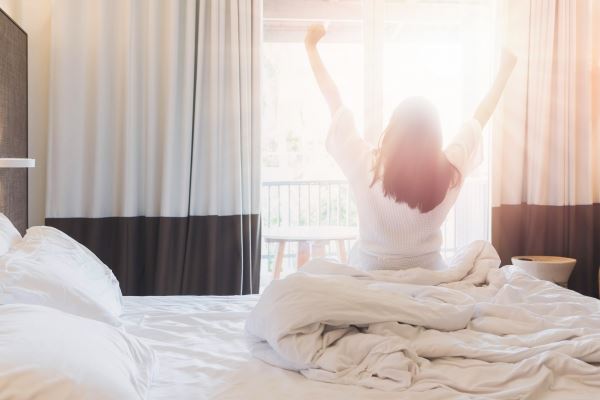 Нельзя застилать постель сразу после пробуждения — и вот почему