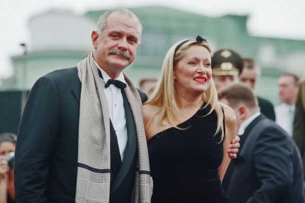 Жена Михалкова рассказала о нарушенной COVID семейной традиции